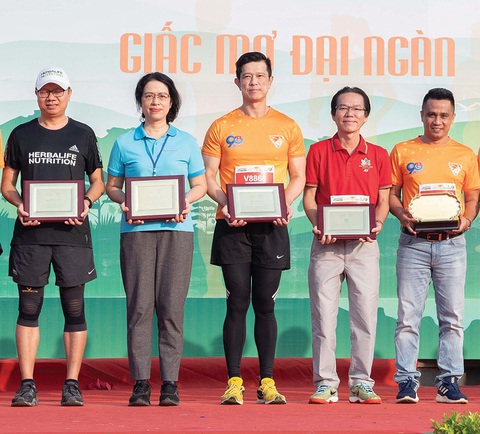 Herbalife Việt Nam đồng hành tổ chức Giải Tiền Phong Marathon 2021 - Ảnh 1. Herbalife Việt Nam đồng hành tổ chức Giải Tiền Phong Marathon 2021 - Ảnh 1.