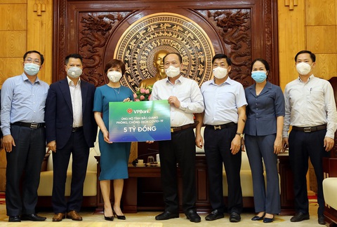 VPBank tiếp tục ủng hộ 10 tỉ đồng để đẩy lùi dịch COVID-19 - Ảnh 1. VPBank tiếp tục ủng hộ 10 tỉ đồng để đẩy lùi dịch COVID-19 - Ảnh 1.