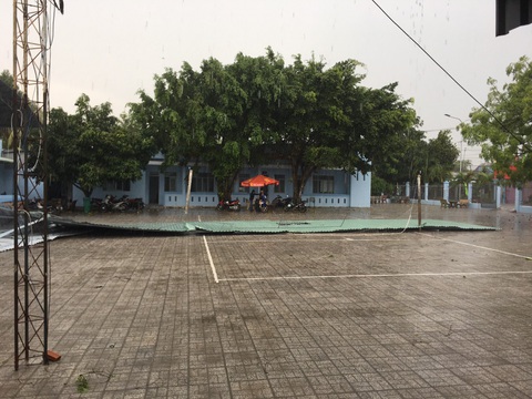 An Giang: 35 căn nhà bị sập và tốc mái do mưa dông - Ảnh 1. An Giang: 35 căn nhà bị sập và tốc mái do mưa dông - Ảnh 1.