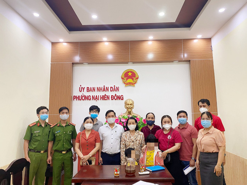 Chủ tịch phường họp để trợ giúp bốn bà cháu nghèo khổ - Ảnh 3. Chủ tịch phường họp để trợ giúp bốn bà cháu nghèo khổ - Ảnh 3.