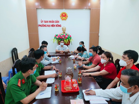 Chủ tịch phường họp để trợ giúp bốn bà cháu nghèo khổ - Ảnh 1. Chủ tịch phường họp để trợ giúp bốn bà cháu nghèo khổ - Ảnh 1.