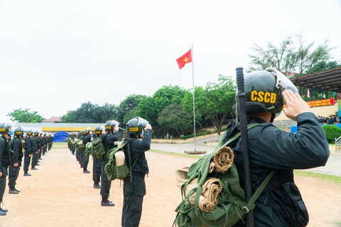 Người trẻ chi viện cho tuyến đầu - Ảnh 1. Người trẻ chi viện cho tuyến đầu - Ảnh 1.