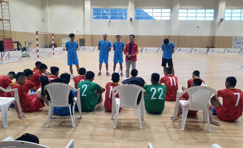 Tuyển futsal VN gia cố hàng thủ trước trận tranh vé dự World Cup 2021 - Ảnh 1. Tuyển futsal VN gia cố hàng thủ trước trận tranh vé dự World Cup 2021 - Ảnh 1.