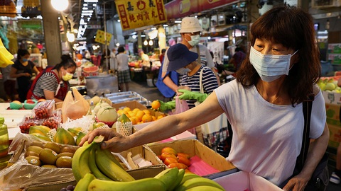 Kinh tế sáng sủa dần nhưng lại lo virus lạm phát - Ảnh 1. Kinh tế sáng sủa dần nhưng lại lo virus lạm phát - Ảnh 1.