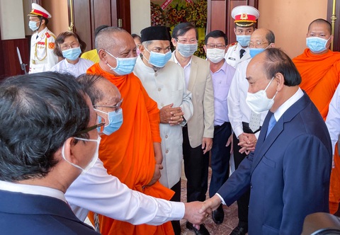 Chủ tịch nước Nguyễn Xuân Phúc dâng hương tưởng niệm Chủ tịch Hồ Chí Minh - Ảnh 4. Chủ tịch nước Nguyễn Xuân Phúc dâng hương tưởng niệm Chủ tịch Hồ Chí Minh - Ảnh 4.