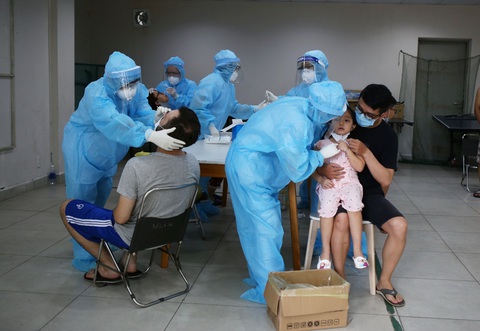 TP.HCM có 2 ca COVID-19 trong cộng đồng: Thần tốc truy vết, chặn nguồn lây - Ảnh 1. TP.HCM có 2 ca COVID-19 trong cộng đồng: Thần tốc truy vết, chặn nguồn lây - Ảnh 1.