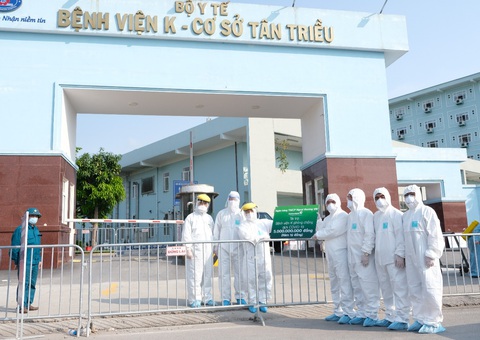 Vietcombank hỗ trợ 5 tỉ đồng và 10.000 suất ăn cho Bệnh viện K dập dịch COVID-19 - Ảnh 1. Vietcombank hỗ trợ 5 tỉ đồng và 10.000 suất ăn cho Bệnh viện K dập dịch COVID-19 - Ảnh 1.