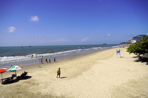 Biển Vũng Tàu đã vắng khách, quyền chủ tịch thành phố ra túc trực chống dịch - Ảnh 2. Biển Vũng Tàu đã vắng khách, quyền chủ tịch thành phố ra túc trực chống dịch - Ảnh 2.