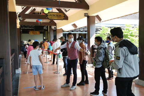 Du khách đến Đà Nẵng giảm, chỉ loanh quanh khu nghỉ dưỡng - Ảnh 2. Du khách đến Đà Nẵng giảm, chỉ loanh quanh khu nghỉ dưỡng - Ảnh 2.