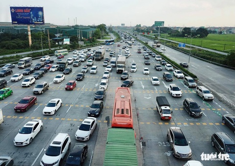 Chiều về Hà Nội nhiều xe nhưng chạy được - Ảnh 1. Chiều về Hà Nội nhiều xe nhưng chạy được - Ảnh 1.