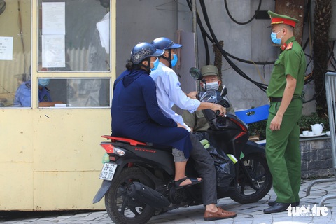 Nhân viên quán bar mắc COVID-19 ở Hà Nội đã đi những đâu? - Ảnh 2. Nhân viên quán bar mắc COVID-19 ở Hà Nội đã đi những đâu? - Ảnh 2.
