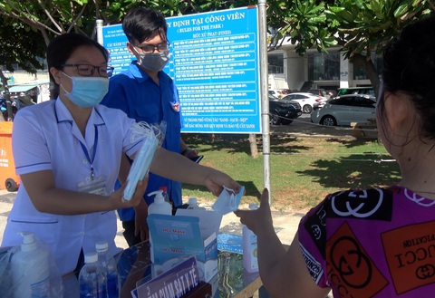 Biển Vũng Tàu đã vắng khách, quyền chủ tịch thành phố ra túc trực chống dịch - Ảnh 4. Biển Vũng Tàu đã vắng khách, quyền chủ tịch thành phố ra túc trực chống dịch - Ảnh 4.