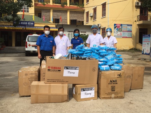 Chuyển hàng ngàn nhu yếu phẩm đến lực lượng tuyến đầu chống dịch Bắc Giang - Ảnh 2. Chuyển hàng ngàn nhu yếu phẩm đến lực lượng tuyến đầu chống dịch Bắc Giang - Ảnh 2.
