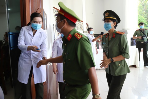 Lực lượng vũ trang Cần Thơ bầu cử sớm, nghiêm ngặt công tác phòng dịch - Ảnh 5. Lực lượng vũ trang Cần Thơ bầu cử sớm, nghiêm ngặt công tác phòng dịch - Ảnh 5.