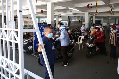 TP.HCM: Người bán quán ăn ở quận 3 mắc COVID-19, từng đến Trung tâm y khoa Hòa Hảo - Ảnh 2. TP.HCM: Người bán quán ăn ở quận 3 mắc COVID-19, từng đến Trung tâm y khoa Hòa Hảo - Ảnh 2.