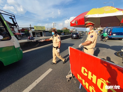 Chủ tịch UBND TP.HCM: Nhiệm vụ kiểm dịch tại cửa ngõ TP rất quan trọng - Ảnh 2. Chủ tịch UBND TP.HCM: Nhiệm vụ kiểm dịch tại cửa ngõ TP rất quan trọng - Ảnh 2.