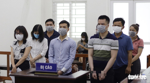 Chủ mưu vụ đi nhờ chuyên cơ chủ tịch Quốc hội khai từng khuyên doanh nhân rởm không bỏ trốn - Ảnh 2. Chủ mưu vụ đi nhờ chuyên cơ chủ tịch Quốc hội khai từng khuyên doanh nhân rởm không bỏ trốn - Ảnh 2.