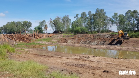 Chặn dòng kênh Vĩnh Tế để xử lý đá ngầm, khơi thông dòng chảy cho tàu, thuyền lưu thông - Ảnh 2. Chặn dòng kênh Vĩnh Tế để xử lý đá ngầm, khơi thông dòng chảy cho tàu, thuyền lưu thông - Ảnh 2.