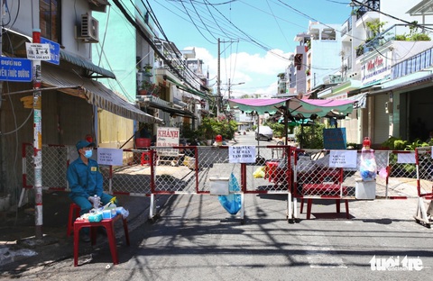 Bình Tân khoanh vùng nơi ở con trai người bán quán ăn mắc COVID-19 - Ảnh 1. Bình Tân khoanh vùng nơi ở con trai người bán quán ăn mắc COVID-19 - Ảnh 1.