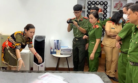 Nữ đại gia vợ diễn viên nổi tiếng bị khởi tố thêm tội rửa tiền - Ảnh 2. Nữ đại gia vợ diễn viên nổi tiếng bị khởi tố thêm tội rửa tiền - Ảnh 2.