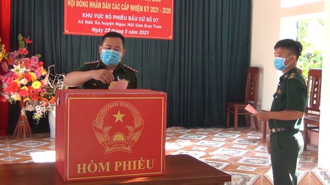 Bầu cử sớm tại huyện đảo Bạch Long Vỹ và đỉnh Lò Xo - Ảnh 6. Bầu cử sớm tại huyện đảo Bạch Long Vỹ và đỉnh Lò Xo - Ảnh 6.