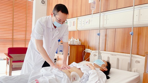 Đứt đôi đuôi tụy do tai nạn giao thông, nữ sinh lớp 12 được phẫu thuật khẩn để kịp dự thi tốt nghiệp - Ảnh 1. Đứt đôi đuôi tụy do tai nạn giao thông, nữ sinh lớp 12 được phẫu thuật khẩn để kịp dự thi tốt nghiệp - Ảnh 1.