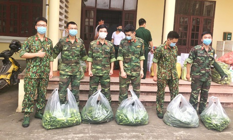 Mẹ ơi, con đi chống dịch - Ảnh 1. Mẹ ơi, con đi chống dịch - Ảnh 1.