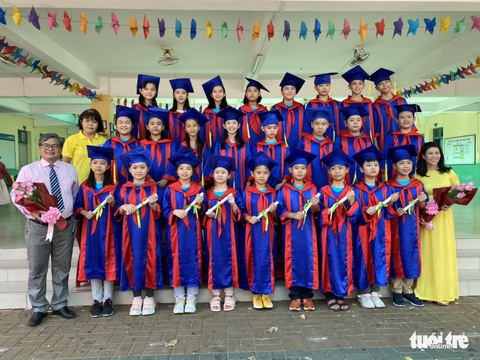 TP.HCM: Họp phụ huynh trực tuyến, ship kết quả học tập tận nhà - Ảnh 2. TP.HCM: Họp phụ huynh trực tuyến, ship kết quả học tập tận nhà - Ảnh 2.