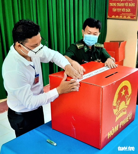 Cà Mau: Bầu cử sớm tại các đảo Hòn Khoai và Hòn Chuối - Ảnh 3. Cà Mau: Bầu cử sớm tại các đảo Hòn Khoai và Hòn Chuối - Ảnh 3.