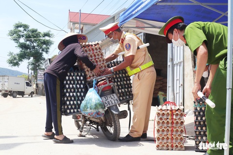 Nghệ An dỡ phong tỏa 5 thôn, hơn 8.300 người, ở nơi có ca mắc COVID-19 - Ảnh 2. Nghệ An dỡ phong tỏa 5 thôn, hơn 8.300 người, ở nơi có ca mắc COVID-19 - Ảnh 2.
