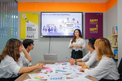 Thích ngành hot Kinh doanh & Quản lý, thí sinh tăng tốc xét tuyển học bạ - Ảnh 1. Thích ngành hot Kinh doanh & Quản lý, thí sinh tăng tốc xét tuyển học bạ - Ảnh 1.