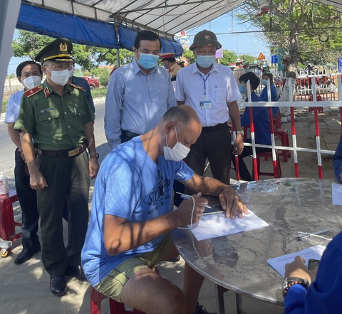 Thủ tướng Chính phủ vinh danh 3 cá nhân có thành tích chống dịch COVID-19 ở Quảng Nam - Ảnh 1. Thủ tướng Chính phủ vinh danh 3 cá nhân có thành tích chống dịch COVID-19 ở Quảng Nam - Ảnh 1.