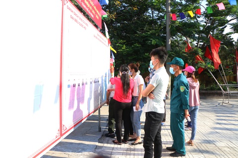Bầu cử sớm tại huyện đảo Bạch Long Vỹ và đỉnh Lò Xo - Ảnh 2. Bầu cử sớm tại huyện đảo Bạch Long Vỹ và đỉnh Lò Xo - Ảnh 2.