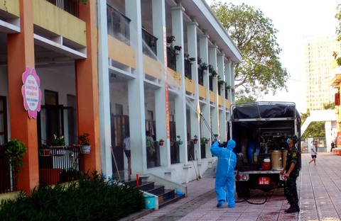 NÓNG: Phát hiện 375 công nhân ở Bắc Giang mắc COVID-19, Bộ Y tế họp khẩn - Ảnh 1. NÓNG: Phát hiện 375 công nhân ở Bắc Giang mắc COVID-19, Bộ Y tế họp khẩn - Ảnh 1.