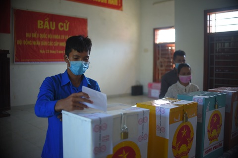 1.600 cử tri ở 10 ngôi làng xa xôi nhất Bình Định bầu cử sớm - Ảnh 9. 1.600 cử tri ở 10 ngôi làng xa xôi nhất Bình Định bầu cử sớm - Ảnh 9.