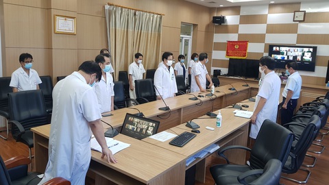 Nhật ký bác sĩ ngày thứ 17 cách ly: Mẹ ơi, con lại không về kịp nữa rồi... - Ảnh 1. Nhật ký bác sĩ ngày thứ 17 cách ly: Mẹ ơi, con lại không về kịp nữa rồi... - Ảnh 1.