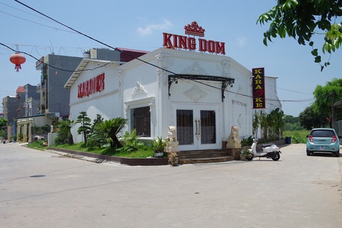 Chủ karaoke đục mở lối hậu, đón dân chơi giữa dịch COVID-19 căng thẳng - Ảnh 2. Chủ karaoke đục mở lối hậu, đón dân chơi giữa dịch COVID-19 căng thẳng - Ảnh 2.
