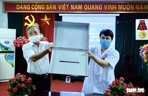 Bầu cử đặc biệt ở Bệnh viện dã chiến số 1 Bắc Ninh - Ảnh 9. Bầu cử đặc biệt ở Bệnh viện dã chiến số 1 Bắc Ninh - Ảnh 9.
