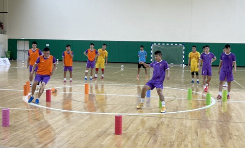 Tuyển futsal Việt Nam làm quen sân thi đấu trước khi đá play-off World Cup - Ảnh 1. Tuyển futsal Việt Nam làm quen sân thi đấu trước khi đá play-off World Cup - Ảnh 1.