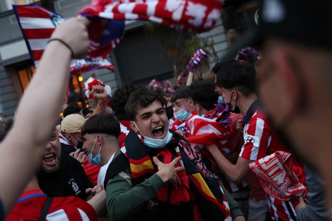 CĐV 14 tuổi qua đời khi ăn mừng chức vô địch của Atletico Madrid - Ảnh 1. CĐV 14 tuổi qua đời khi ăn mừng chức vô địch của Atletico Madrid - Ảnh 1.