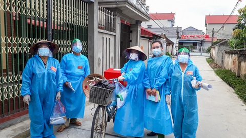 Tâm dịch Bắc Giang: Tổ bầu cử đạp xe chở hòm phiếu đến tận nhà để dân bầu cử - Ảnh 9. Tâm dịch Bắc Giang: Tổ bầu cử đạp xe chở hòm phiếu đến tận nhà để dân bầu cử - Ảnh 9.