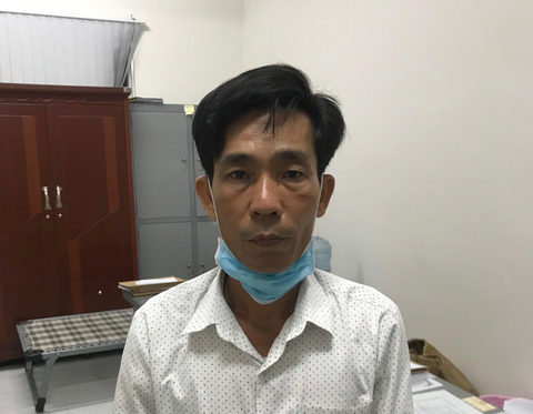 Dám dùng thẻ công vụ đặc biệt giả để gặp 5 người Trung Quốc bị cách ly - Ảnh 2. Dám dùng thẻ công vụ đặc biệt giả để gặp 5 người Trung Quốc bị cách ly - Ảnh 2.