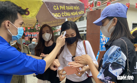 Hoa hậu Tiểu Vy, á hậu Diễm Trang, hoa khôi Thúy Vi háo hức đi bầu cử - Ảnh 2. Hoa hậu Tiểu Vy, á hậu Diễm Trang, hoa khôi Thúy Vi háo hức đi bầu cử - Ảnh 2.