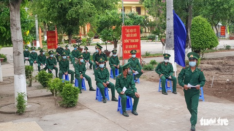 Đưa thùng phiếu lên biên giới cho lực lượng chống dịch COVID-19 bầu cử - Ảnh 10. Đưa thùng phiếu lên biên giới cho lực lượng chống dịch COVID-19 bầu cử - Ảnh 10.