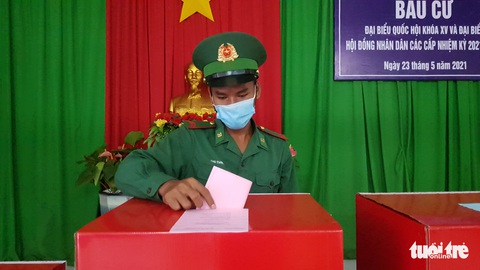 Đưa thùng phiếu lên biên giới cho lực lượng chống dịch COVID-19 bầu cử - Ảnh 12. Đưa thùng phiếu lên biên giới cho lực lượng chống dịch COVID-19 bầu cử - Ảnh 12.