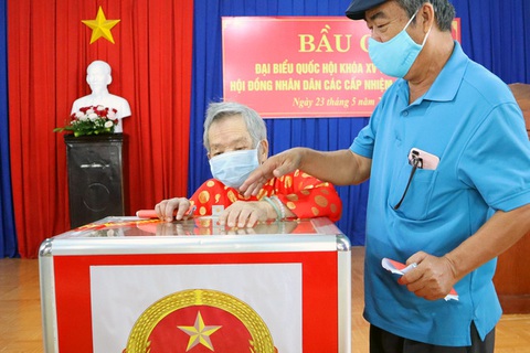 Đưa thùng phiếu lên biên giới cho lực lượng chống dịch COVID-19 bầu cử - Ảnh 15. Đưa thùng phiếu lên biên giới cho lực lượng chống dịch COVID-19 bầu cử - Ảnh 15.