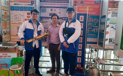 Cánh tay robot đoạt giải khoa học quốc tế - Ảnh 1. Cánh tay robot đoạt giải khoa học quốc tế - Ảnh 1.