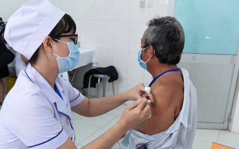 Cuối tháng 5 tiêm vắc xin COVID-19 made in Việt Nam trên nhiều người - Ảnh 1. Cuối tháng 5 tiêm vắc xin COVID-19 made in Việt Nam trên nhiều người - Ảnh 1.