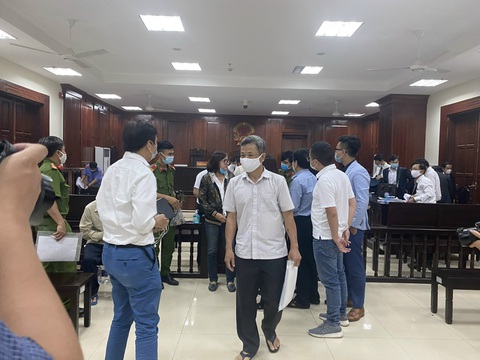 Xử vụ cựu bí thư Bến Cát: Luật sư đề nghị tuyên các bị cáo vô tội! - Ảnh 1. Xử vụ cựu bí thư Bến Cát: Luật sư đề nghị tuyên các bị cáo vô tội! - Ảnh 1.