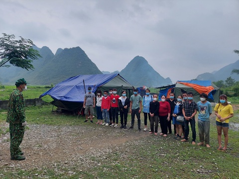 Một sản phụ nhập cảnh trái phép bất ngờ sinh con ngay tại chốt chống dịch - Ảnh 1. Một sản phụ nhập cảnh trái phép bất ngờ sinh con ngay tại chốt chống dịch - Ảnh 1.